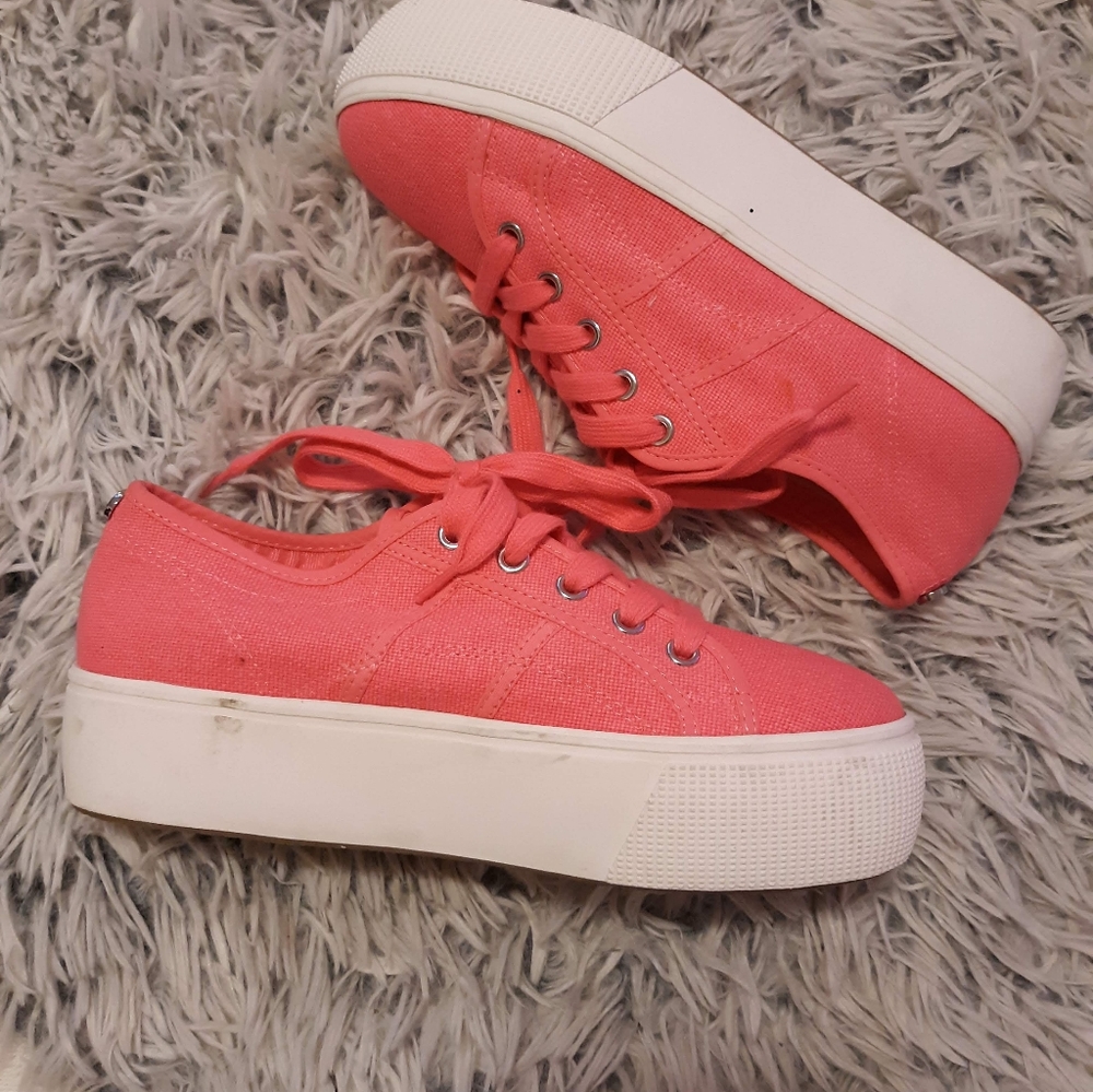 Steve madden lift tennis shoes
